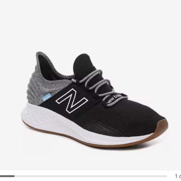 New Balance Boy's Fresh Foam ROAV Black Running Shoes - Picture 1 of 7